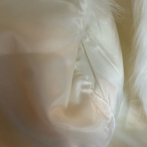 Time and Tru Elegant white faux fur lined sleeveless Vest Women’s size Med NWOT - Picture 3 of 8